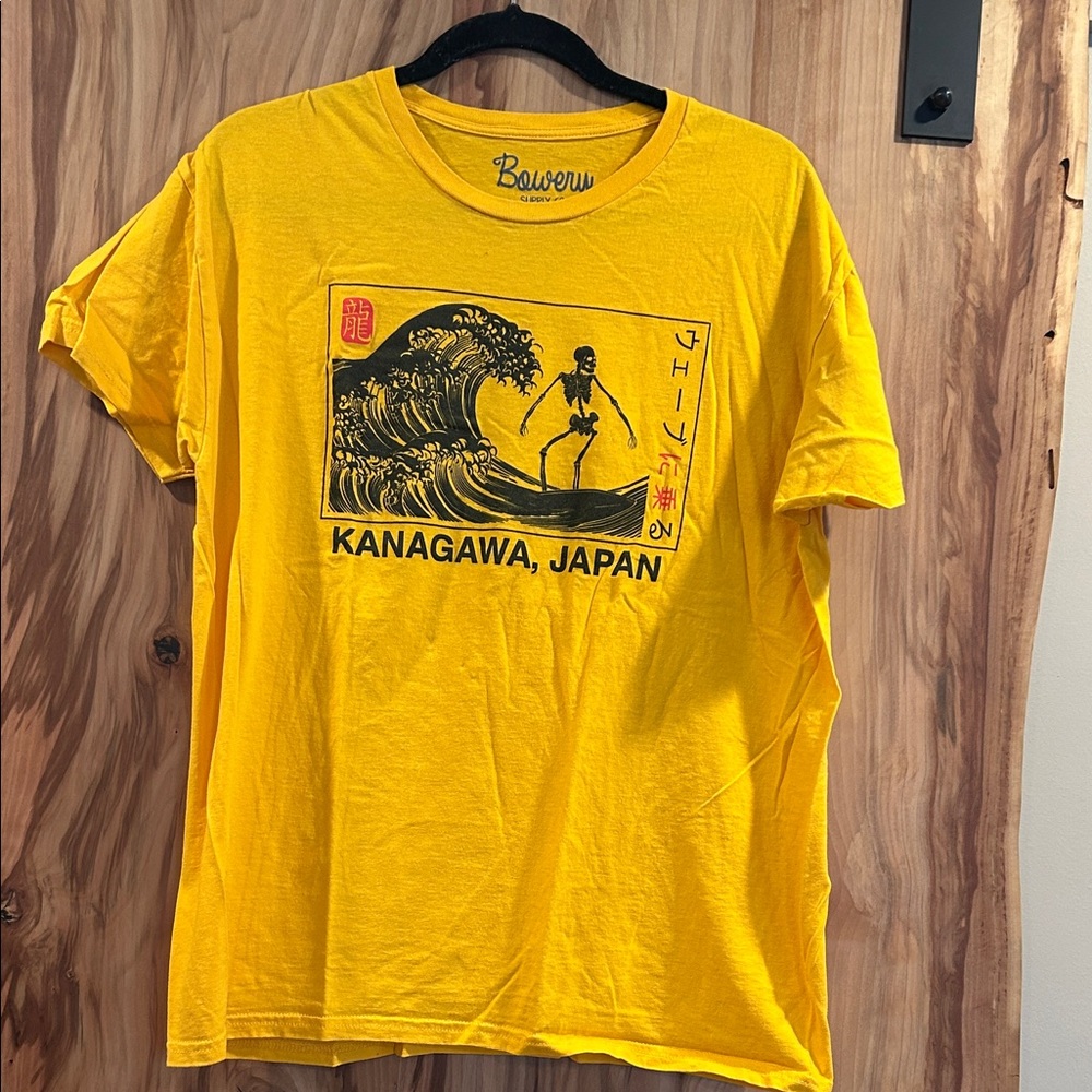 Baweru Men's Kanagawa Japan Graphic Tee - Yellow